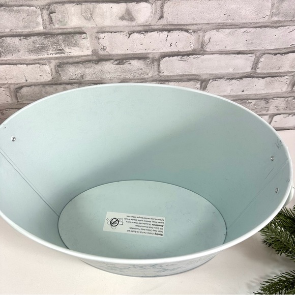 Mainstays Blue Snowflake Christmas Holiday Metal Oval Bucket With Handles - NWT - Picture 3 of 12